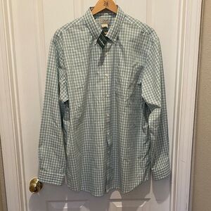 NWT- LL Bean men’s Wrinkle Resistant button down shirt- traditional fit-large